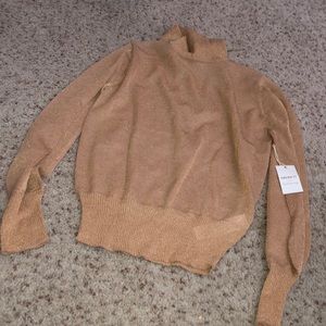 NWT 🏷 Sparkly Gold Turtleneck 🖤